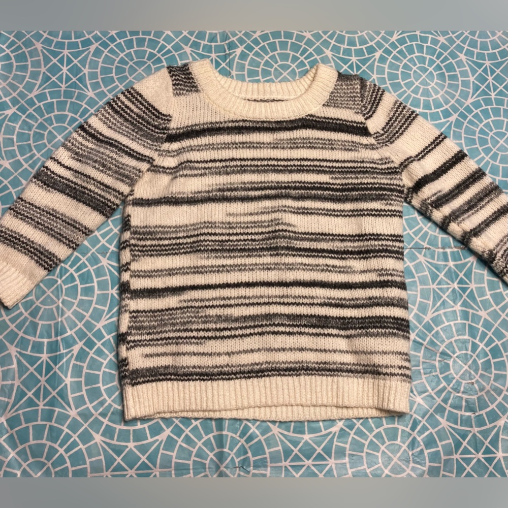 💛TODAY***$10***Old Navy round neck 3/4 sleeve sweater.